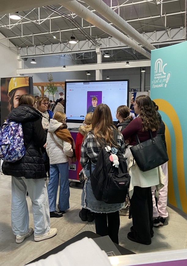 Des jeunes découvrent les activités du secteur nucléaire