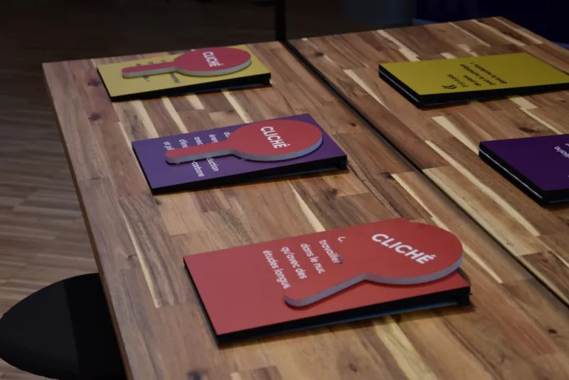 Table autour des clichés du secteur